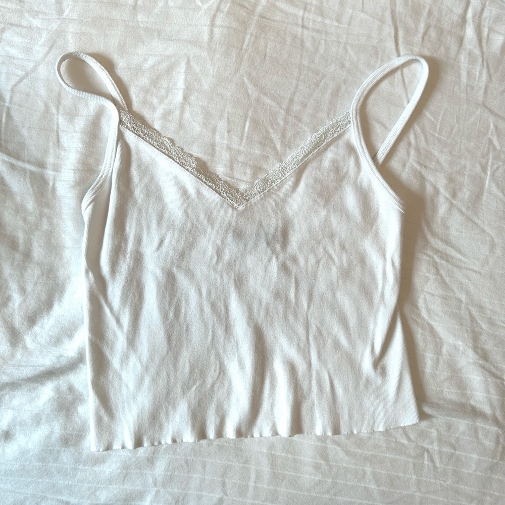 Brandy Melville lace trimmed tank top camisole